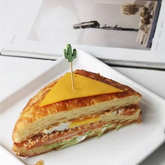 Cactus Toothpicks - Qty 20 - W 0.8 x L 4.7 - Picture 2 of 3